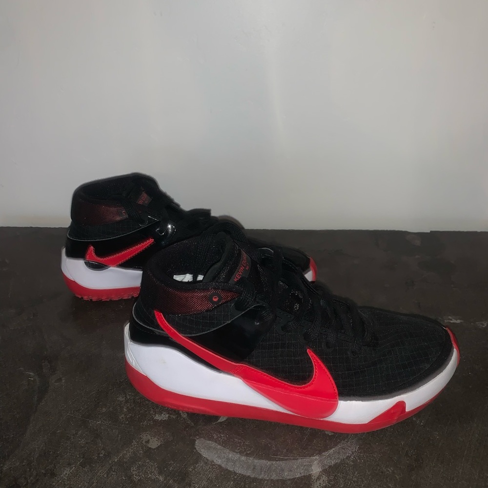 They are Nike KD and they are basketball shoes.